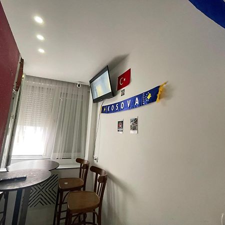 Shesh Hostel Приштина Экстерьер фото
