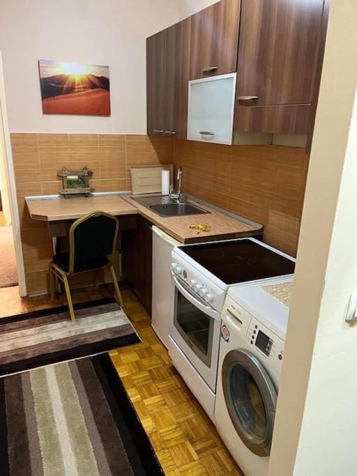 Shesh Hostel Приштина Экстерьер фото