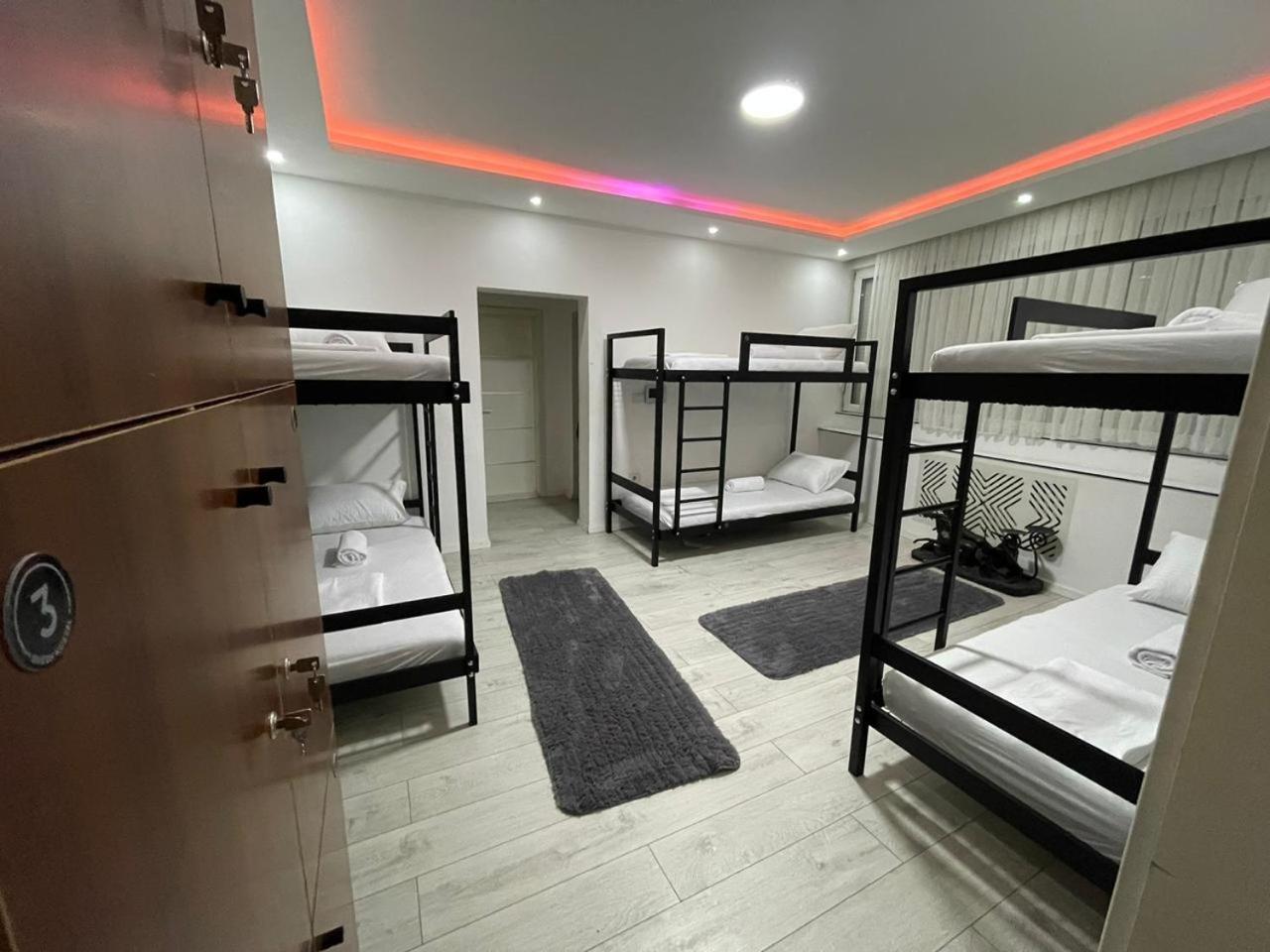 Shesh Hostel Приштина Экстерьер фото