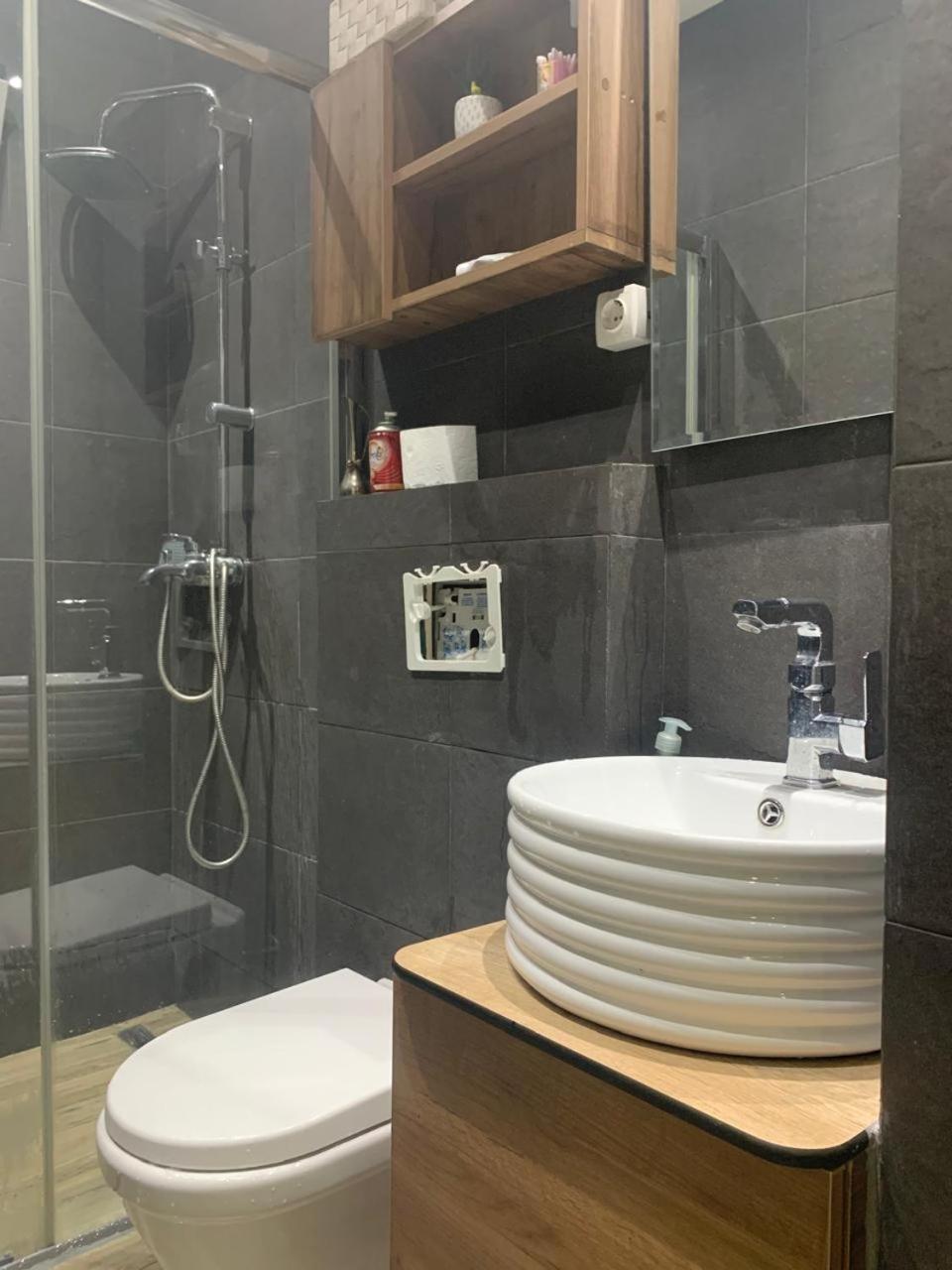 Shesh Hostel Приштина Экстерьер фото