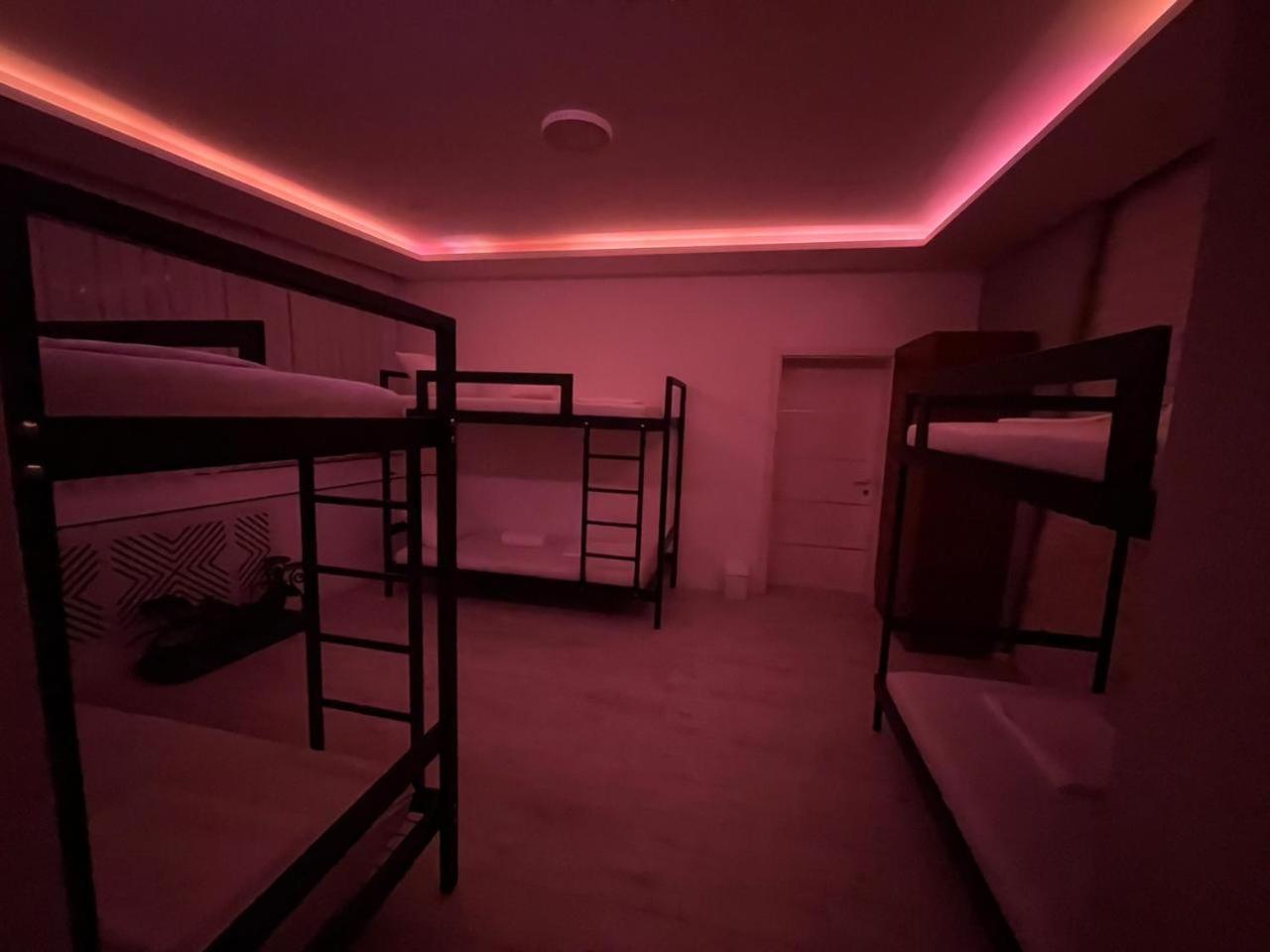 Shesh Hostel Приштина Экстерьер фото