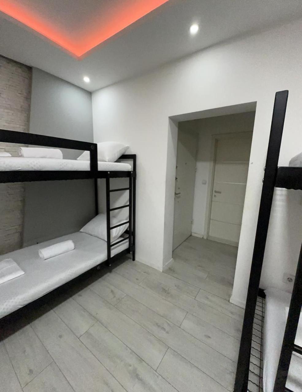 Shesh Hostel Приштина Экстерьер фото
