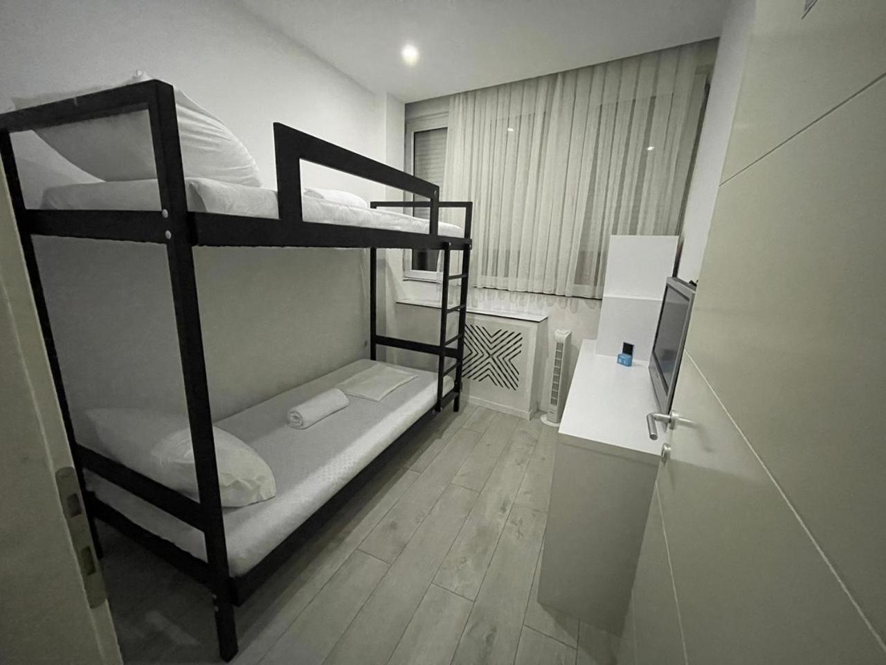 Shesh Hostel Приштина Экстерьер фото
