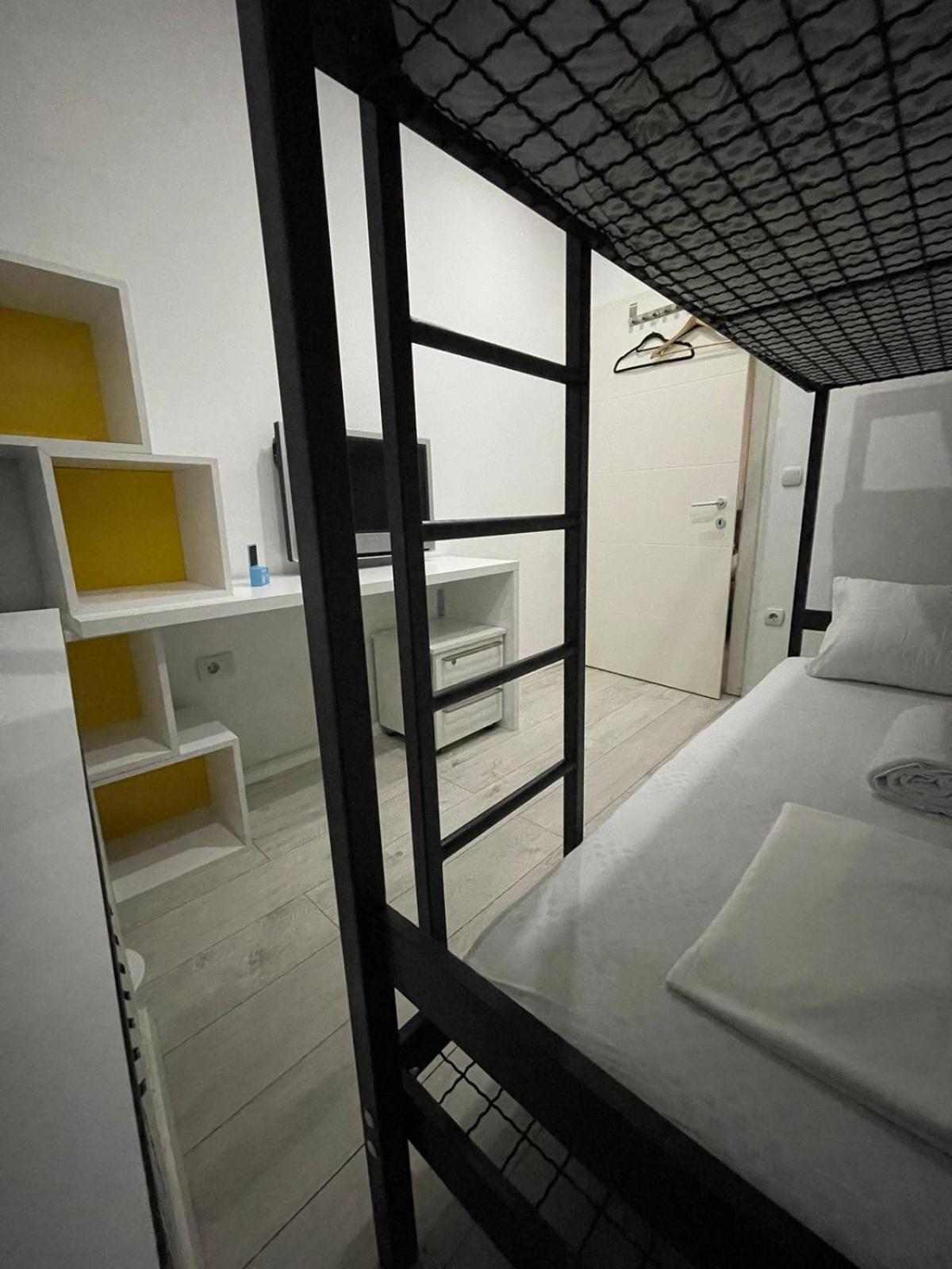 Shesh Hostel Приштина Экстерьер фото